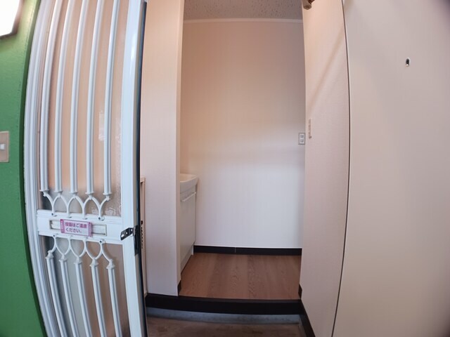 物件内観写真12　(玄関)