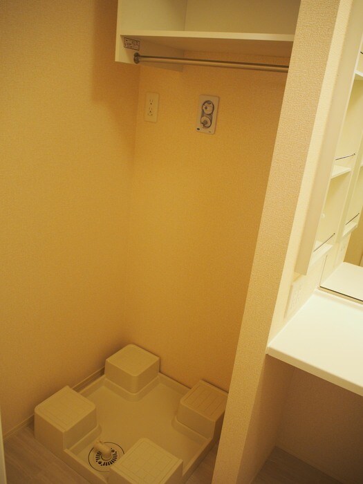 物件内観写真15　(洗濯機置場)