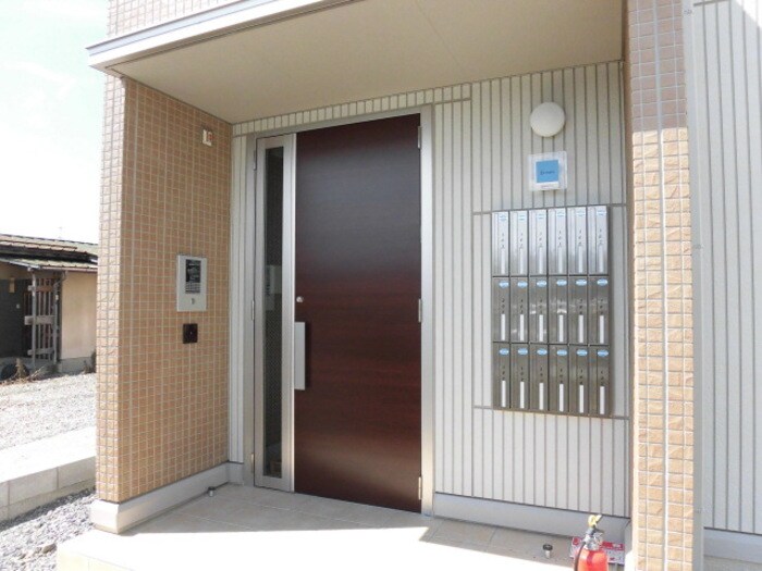 物件外観写真2　(エントランス)
