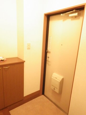 物件内観写真9　(シューズＢＯＸ付き玄関)