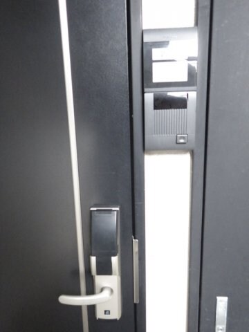 物件内観写真11　(テレビインターフォン、デジタルキー付きドア)