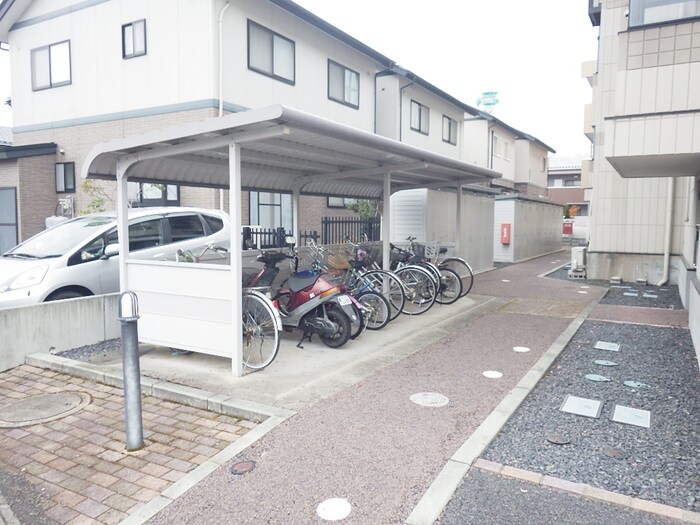 物件内観写真14　(駐輪場)