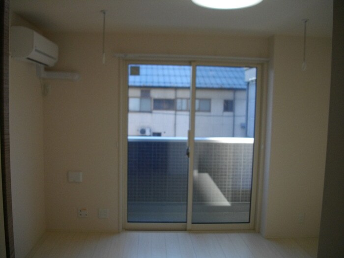 物件内観写真4　(洋室)