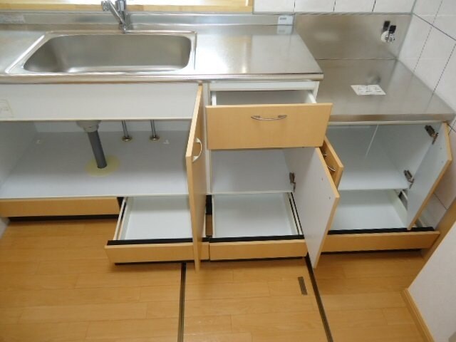 物件内観写真14　(キッチン収納)