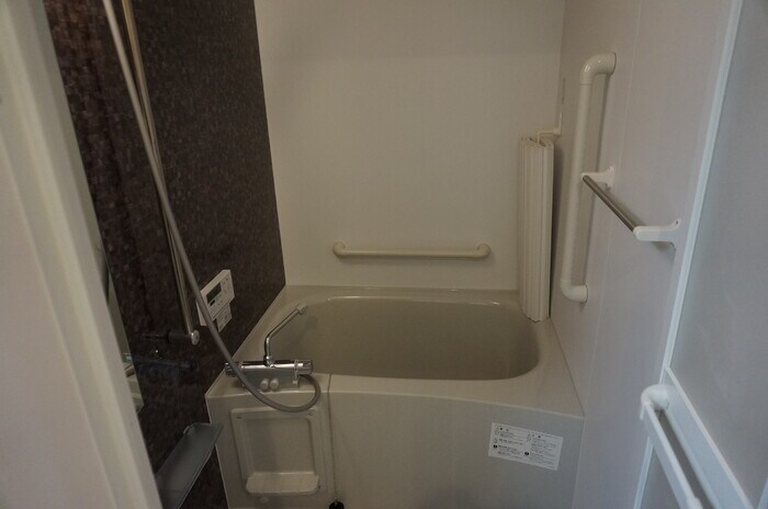 物件内観写真5　(浴室換気乾燥機付浴室)