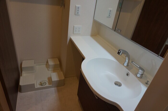 物件内観写真7　(三面鏡付洗髪洗面化粧台)