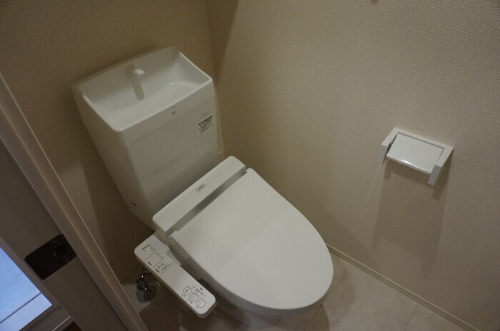物件内観写真8　(温水洗浄便座付トイレ)