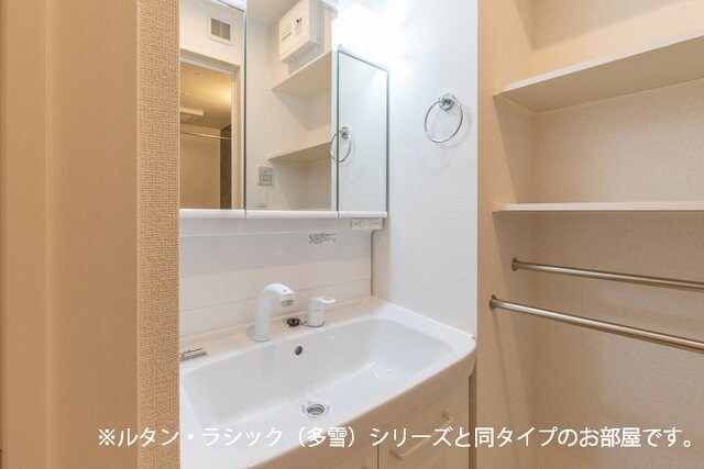 物件内観写真7　(洗面所)