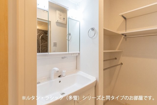 物件内観写真7　(洗面所)