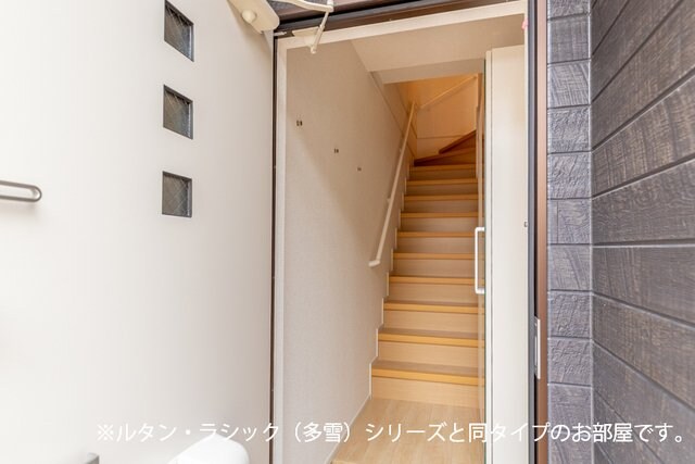 物件内観写真11　(玄関)