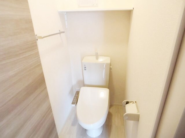 物件内観写真8　(トイレ)