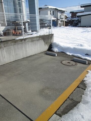 物件外観写真2　(駐車場)