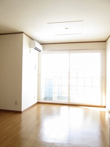 物件内観写真4　(居室・リビング)