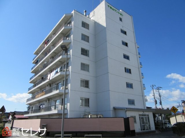 千歳山マンションの物件外観写真