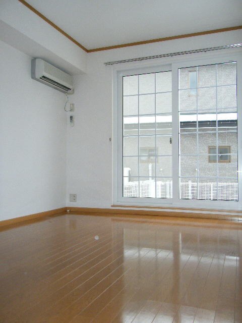 物件内観写真4　(居室・リビング)