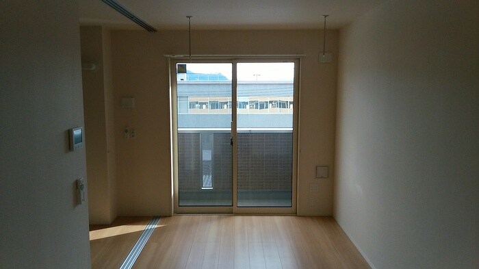 物件内観写真4　(居室・リビング)