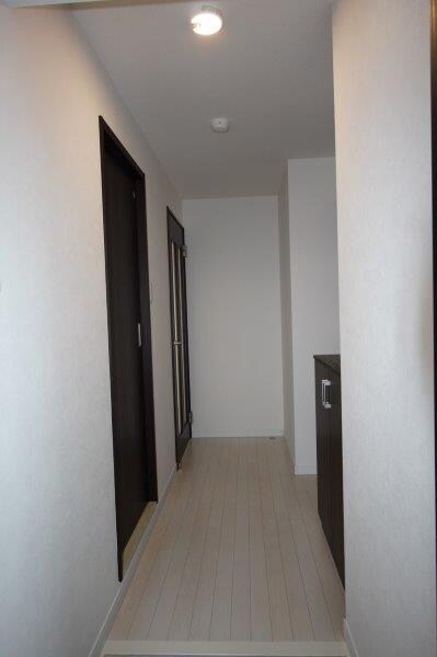 物件内観写真11　(明るい玄関です)