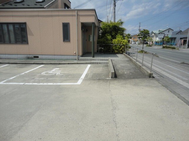 物件外観写真6　(林内科・レディースクリニック 0.1km)