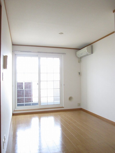 物件内観写真4　(居室・リビング)