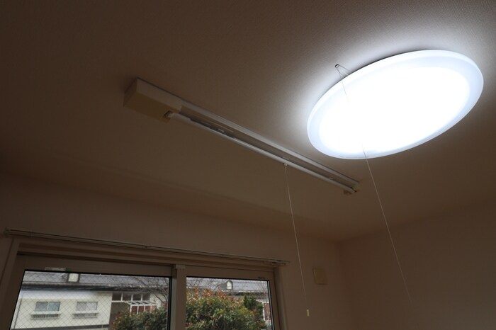 物件内観写真12　(室内物干し)