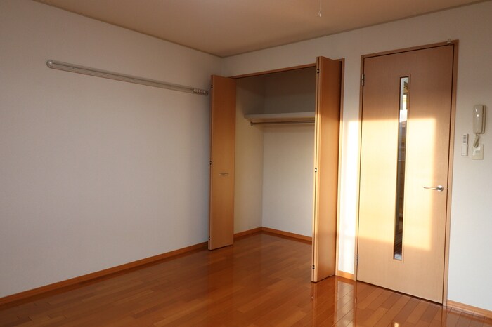 物件内観写真2　(洋室)