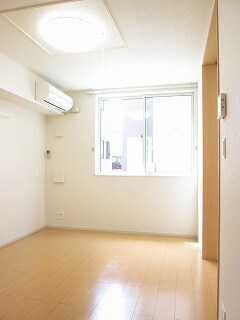 物件内観写真4　(居室・リビング)