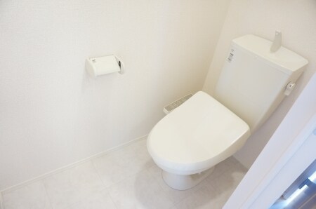 物件内観写真9　(温水洗浄便座)