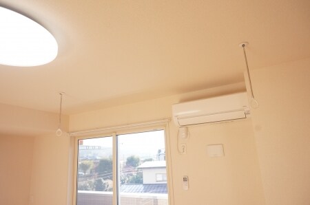 物件内観写真15　(室内物干)