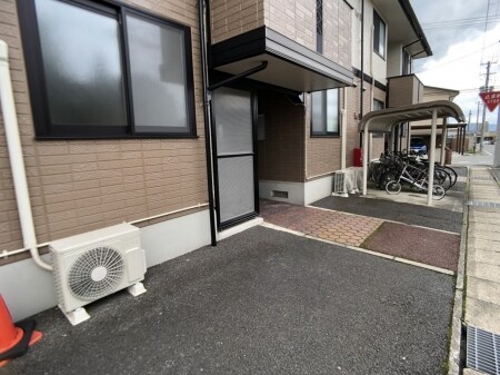 物件外観写真4　(エントランス)