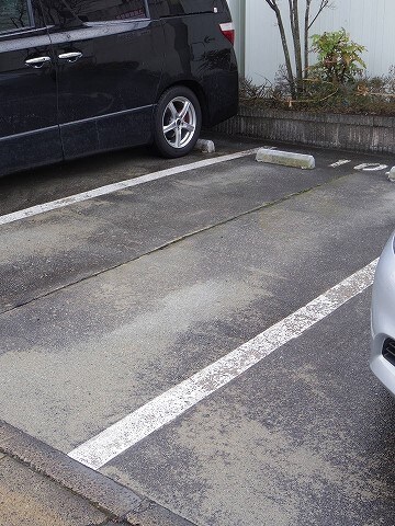物件外観写真2　(駐車場)