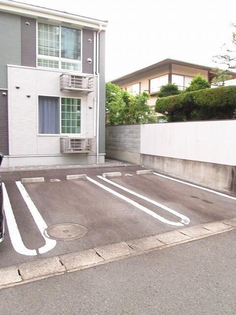 物件外観写真2　(駐車場)