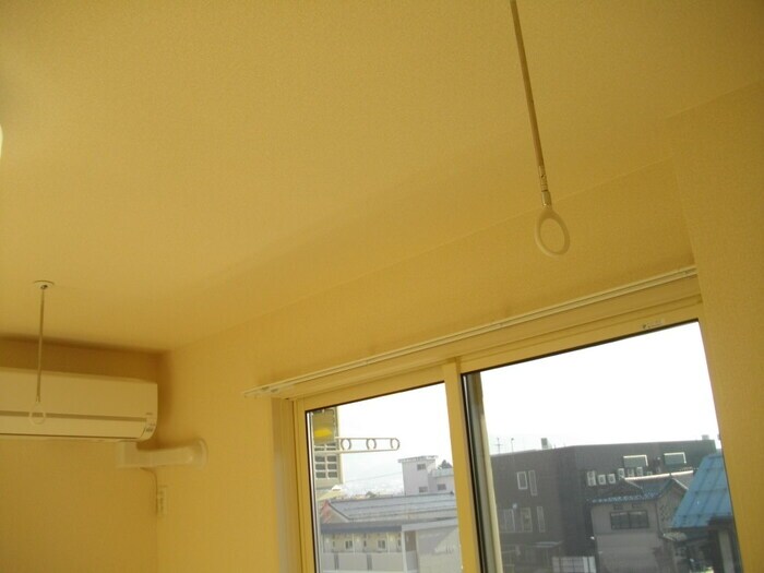物件内観写真8　(室内物干金物)