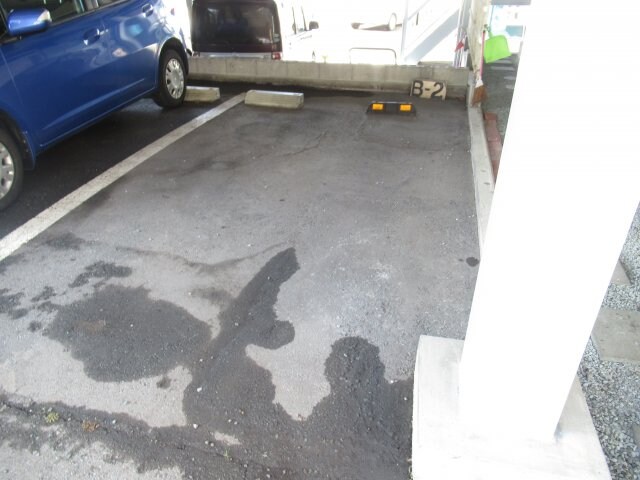 物件外観写真2　(駐車場です)