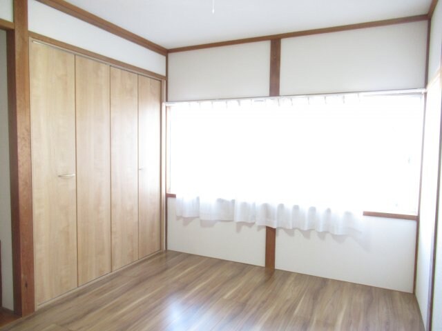 物件内観写真4　(ゆったり過ごせる居間です)