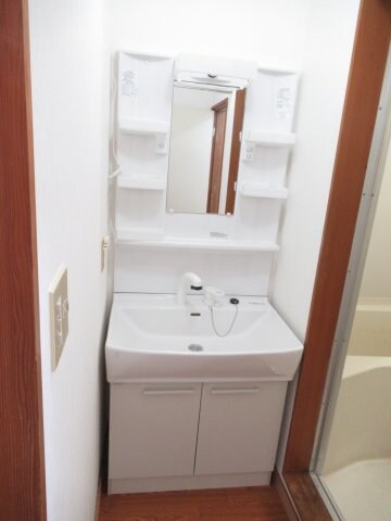 物件内観写真7　(使いやすい独立洗面台です)