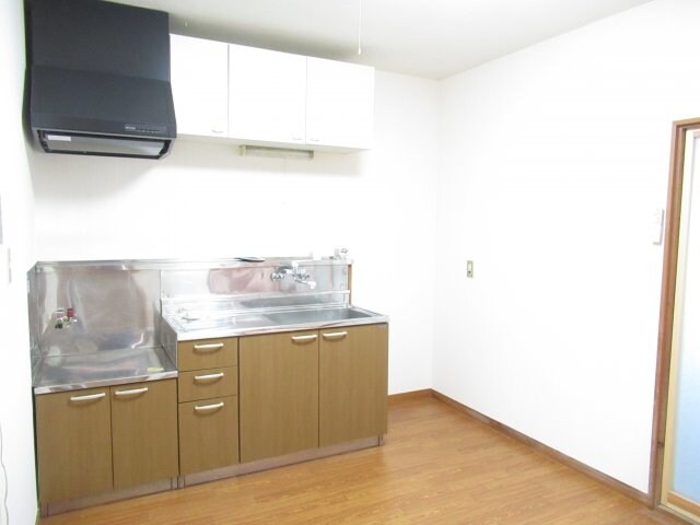物件内観写真8　(コンパクトなキッチンで掃除もラクラク)