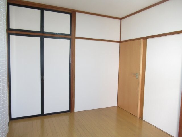 物件内観写真17　(明るい洋室です)