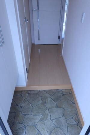 物件内観写真11　(玄関)