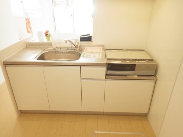 物件内観写真3　(コンロ付きのキッチン)