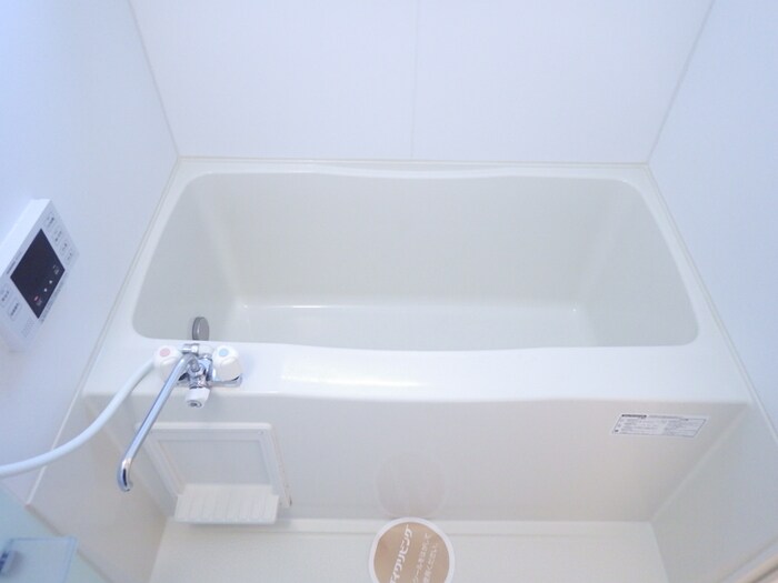 物件内観写真4　(追い焚き機能付浴室)