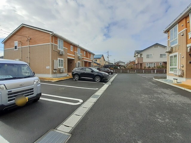 物件外観写真2　(駐車場)