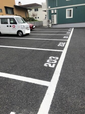 物件外観写真2　(駐車場)