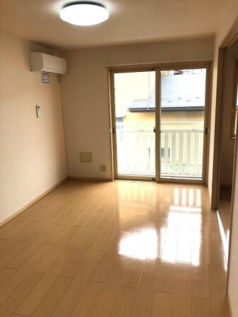 物件内観写真4　(リビング)