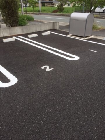 物件外観写真2　(駐車場)