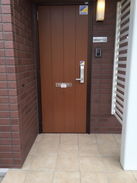 物件内観写真10　(玄関前)