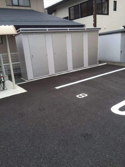 物件内観写真14　(物置)