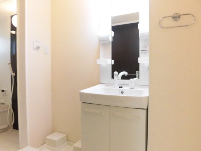 物件内観写真5　(洗面化粧台)