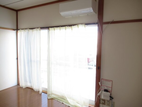 居室(おしゃれな居間です)
