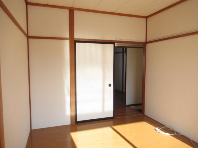 物件内観写真9　(きれいな洋室です)