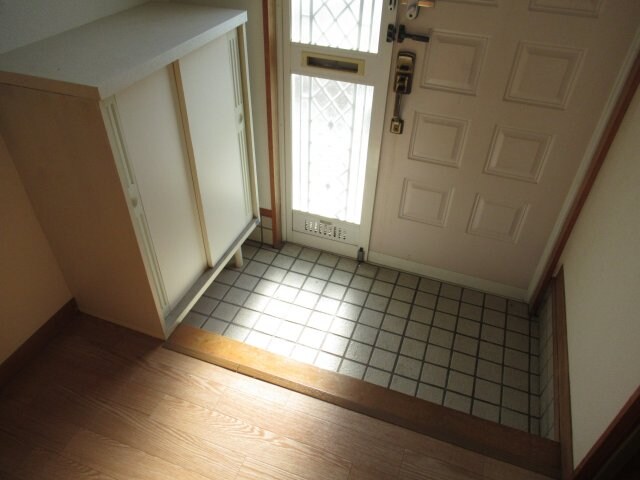 物件内観写真16　(シンプルで使いやすい玄関です)